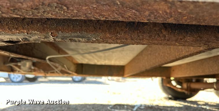 image for item EN2554 2009 Royal Cargo enclosed cargo trailer