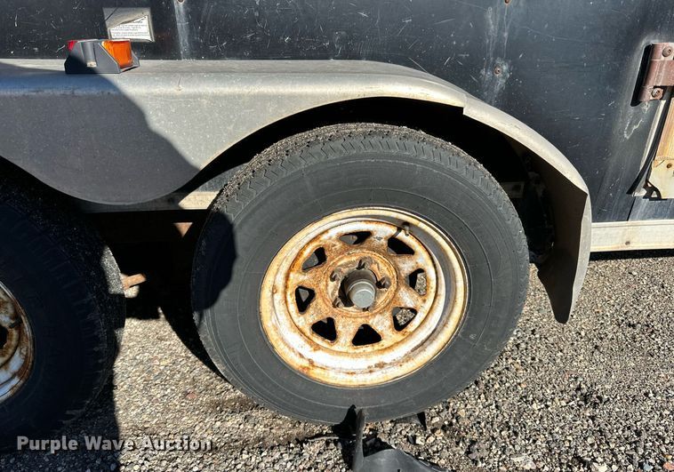 image for item EN2554 2009 Royal Cargo enclosed cargo trailer