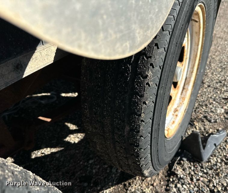 image for item EN2554 2009 Royal Cargo enclosed cargo trailer