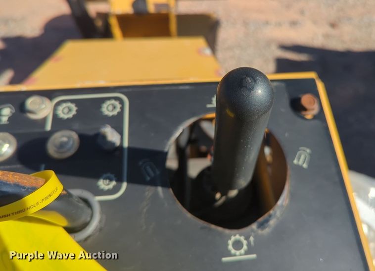 image for item EQ2497 2013 Vermeer SC30TX stump grinder