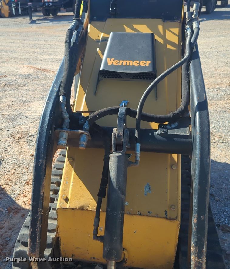 image for item EQ2499 2013 Vermeer S650TX compact utility loader