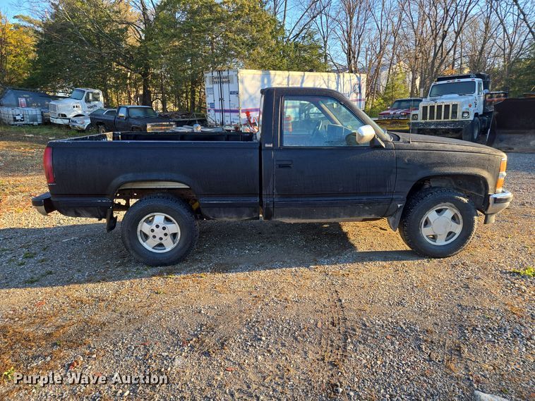 image for item EQ3573 1994 Chevrolet  K1500 pickup truck