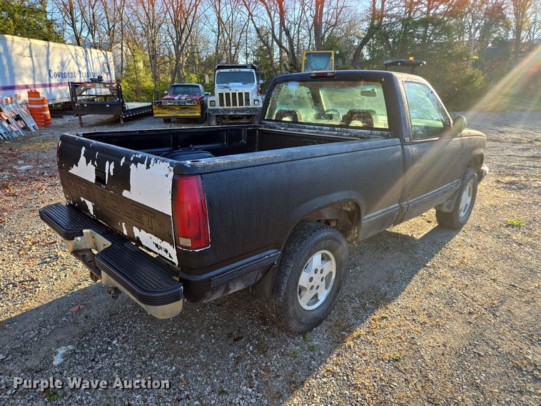image for item EQ3573 1994 Chevrolet  K1500 pickup truck