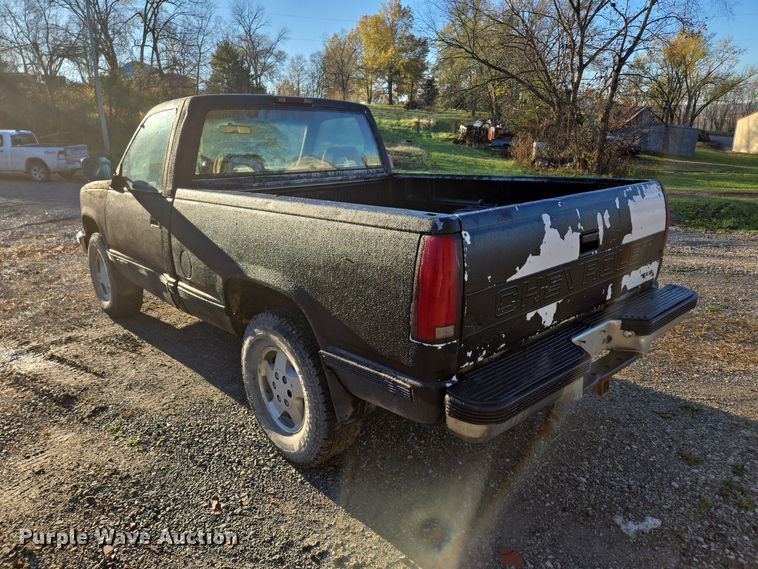 image for item EQ3573 1994 Chevrolet  K1500 pickup truck