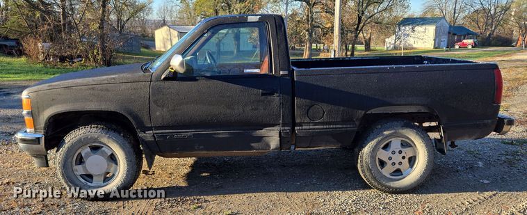 image for item EQ3573 1994 Chevrolet  K1500 pickup truck
