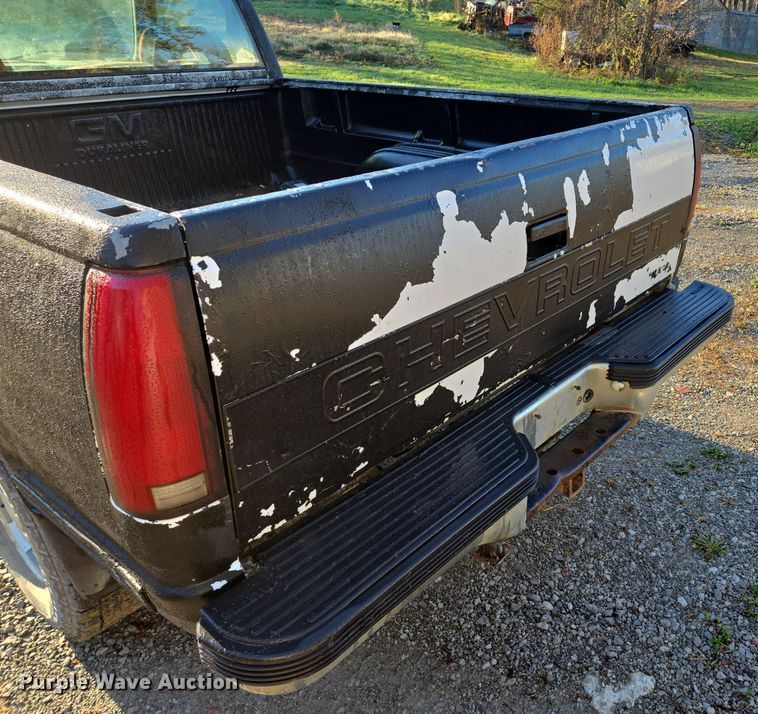 image for item EQ3573 1994 Chevrolet  K1500 pickup truck