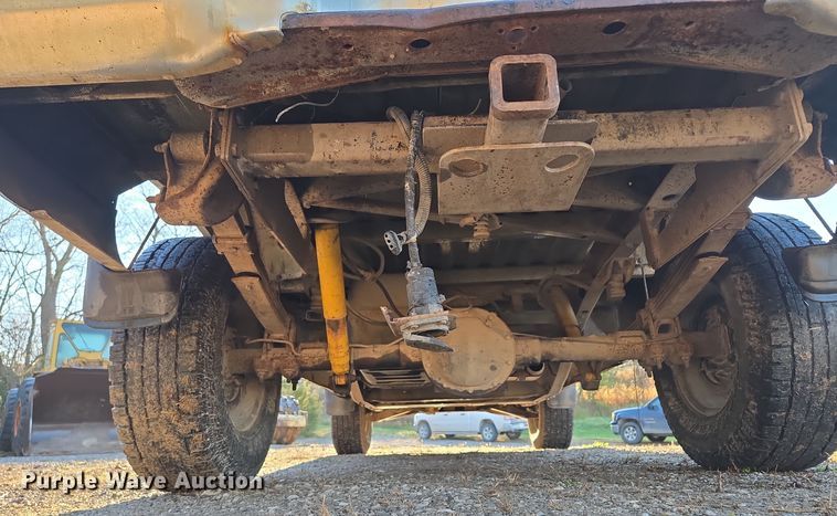 image for item EQ3573 1994 Chevrolet  K1500 pickup truck