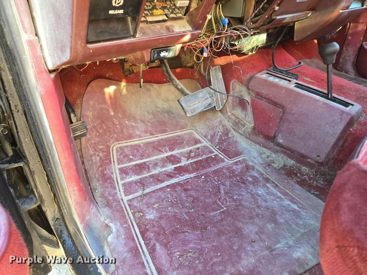 image for item EQ3573 1994 Chevrolet  K1500 pickup truck