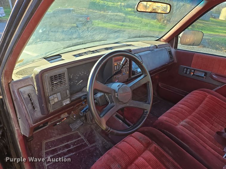 image for item EQ3573 1994 Chevrolet  K1500 pickup truck
