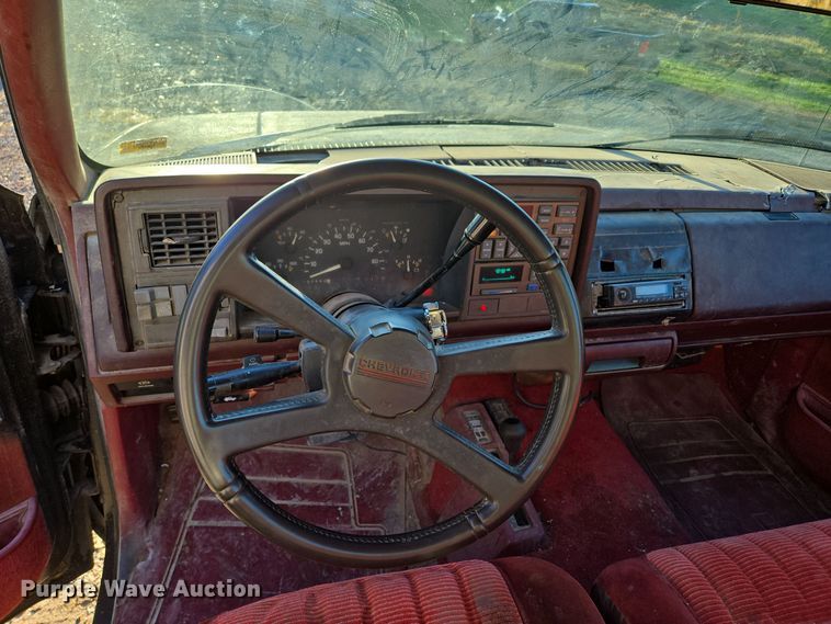 image for item EQ3573 1994 Chevrolet  K1500 pickup truck
