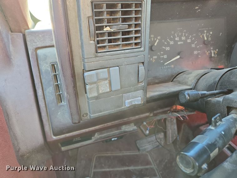 image for item EQ3573 1994 Chevrolet  K1500 pickup truck