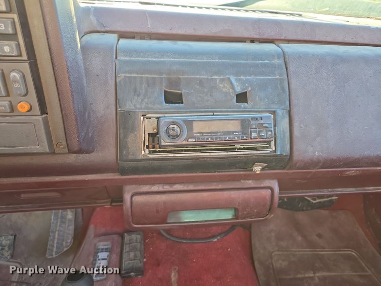 image for item EQ3573 1994 Chevrolet  K1500 pickup truck