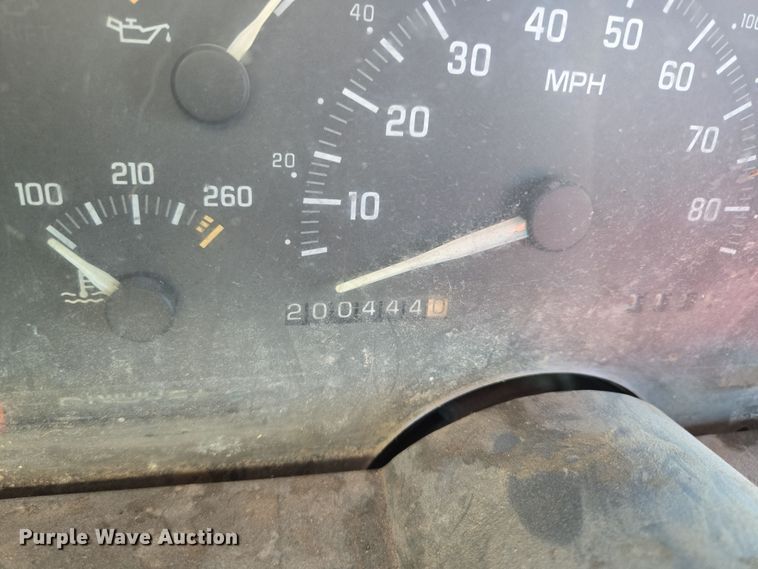 image for item EQ3573 1994 Chevrolet  K1500 pickup truck