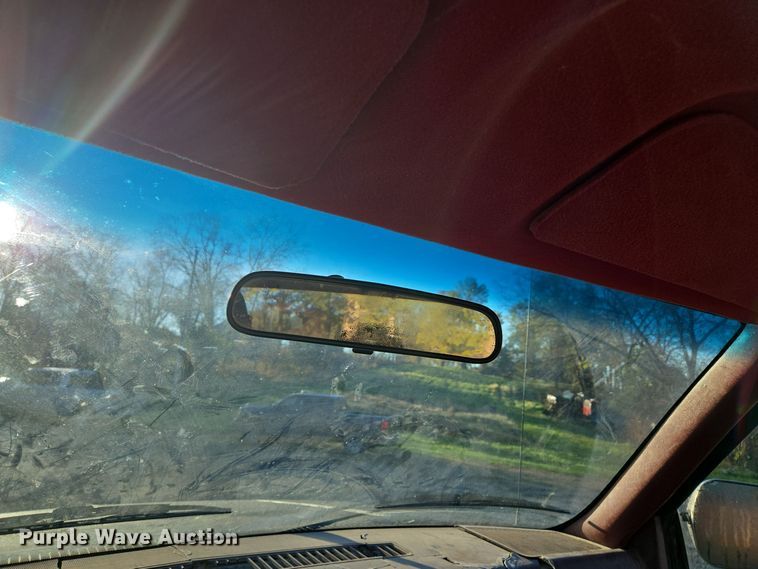 image for item EQ3573 1994 Chevrolet  K1500 pickup truck