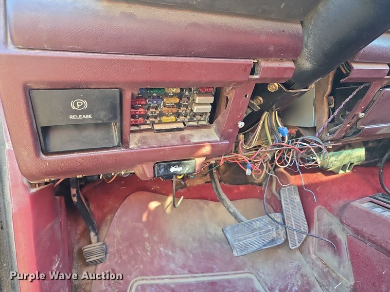 image for item EQ3573 1994 Chevrolet  K1500 pickup truck