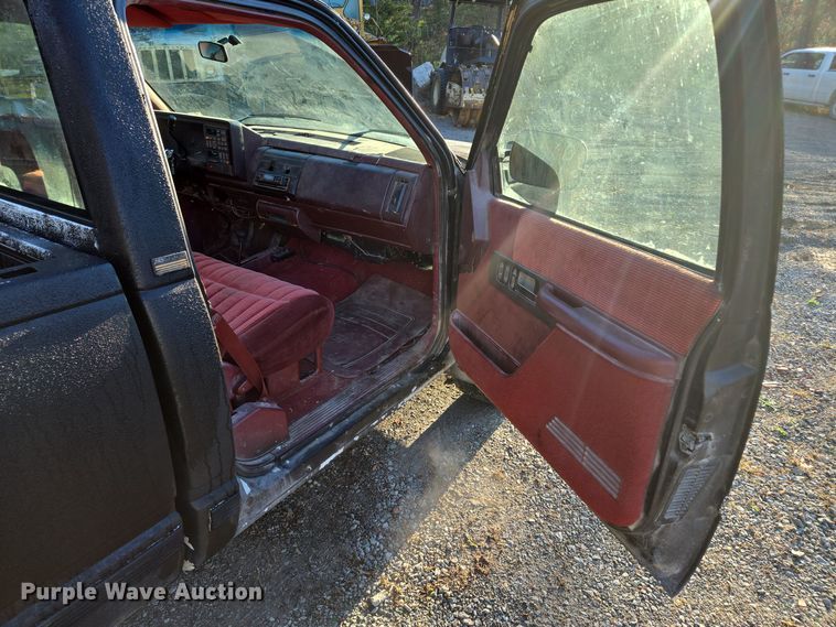 image for item EQ3573 1994 Chevrolet  K1500 pickup truck
