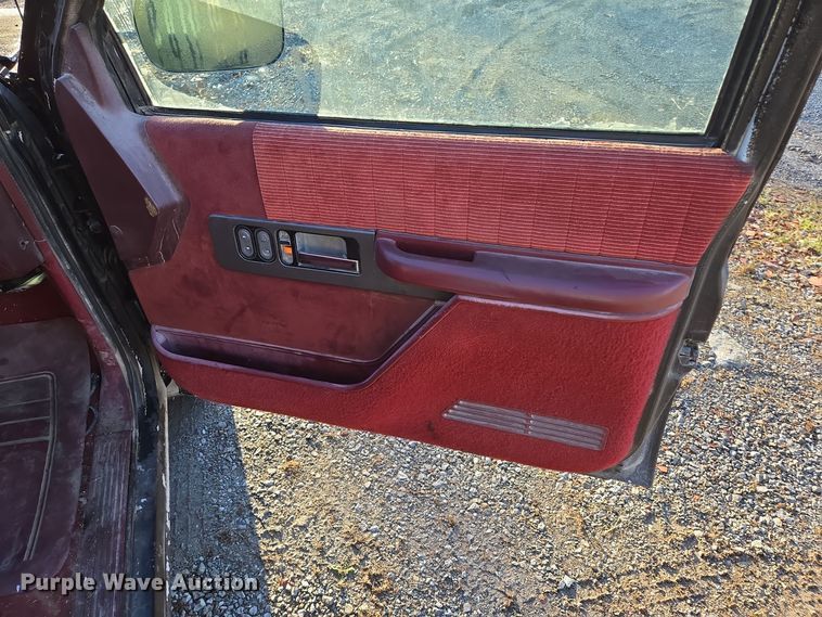 image for item EQ3573 1994 Chevrolet  K1500 pickup truck