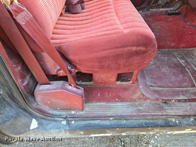 image for item EQ3573 1994 Chevrolet  K1500 pickup truck