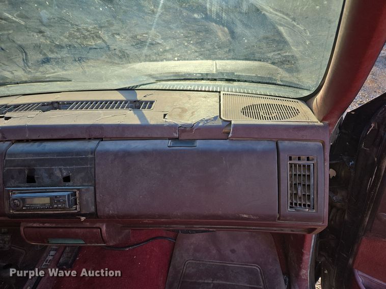 image for item EQ3573 1994 Chevrolet  K1500 pickup truck