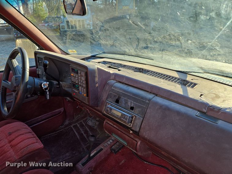 image for item EQ3573 1994 Chevrolet  K1500 pickup truck