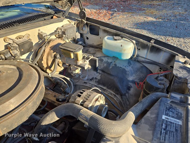 image for item EQ3573 1994 Chevrolet  K1500 pickup truck