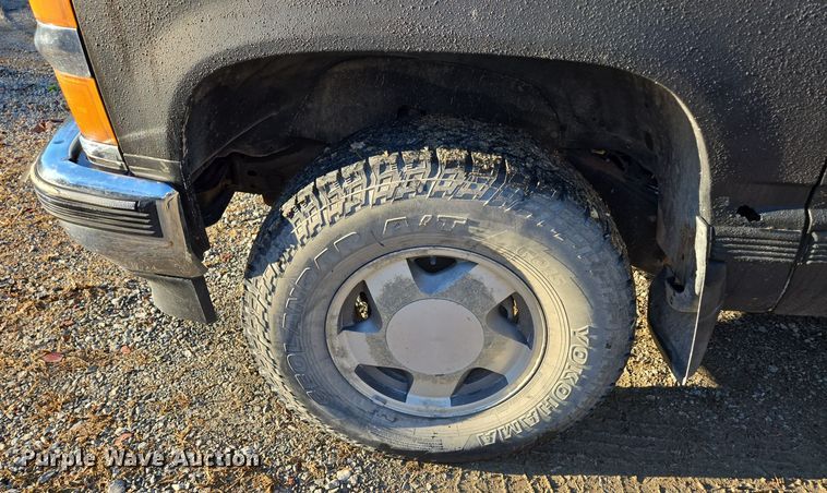 image for item EQ3573 1994 Chevrolet  K1500 pickup truck