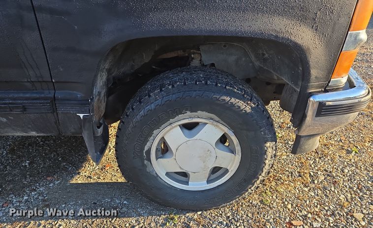 image for item EQ3573 1994 Chevrolet  K1500 pickup truck