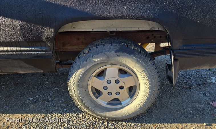 image for item EQ3573 1994 Chevrolet  K1500 pickup truck