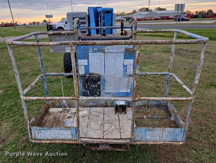 image for item EQ3593 1996 Genie  Z-45/22 boom lift