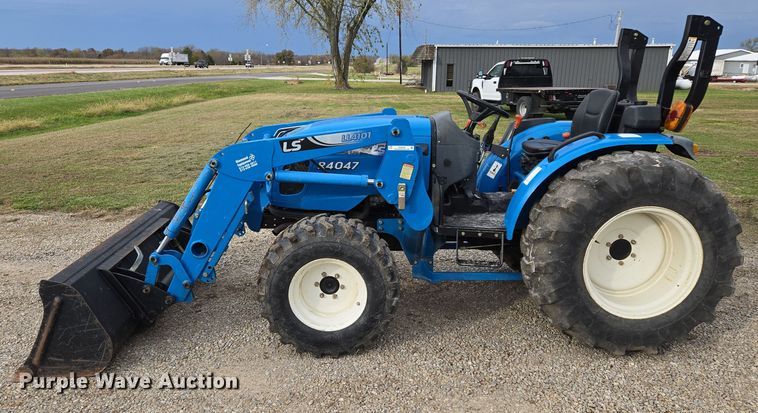 image for item EQ3596 Leading Solution  R4047 MFWD tractor