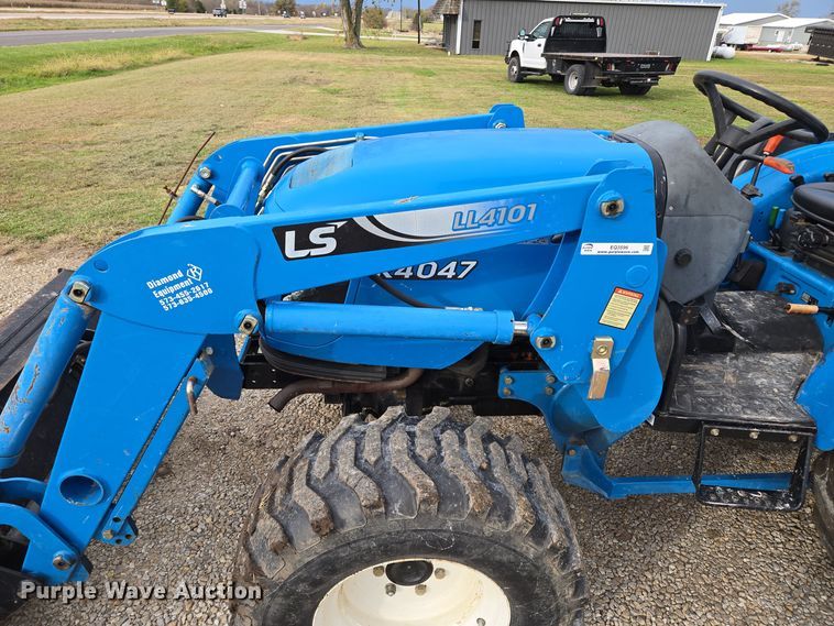 image for item EQ3596 Leading Solution  R4047 MFWD tractor