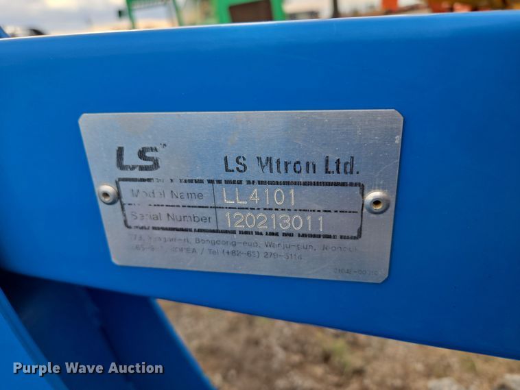 image for item EQ3596 Leading Solution  R4047 MFWD tractor