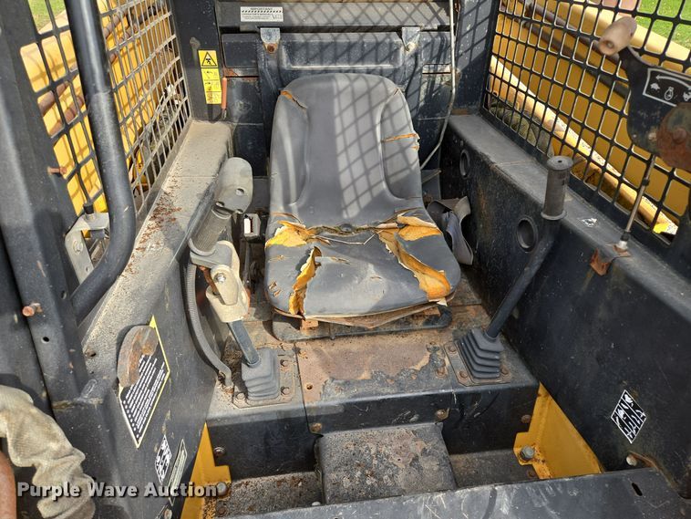 image for item EQ3598 1997 John Deere  8875 skid steer loader