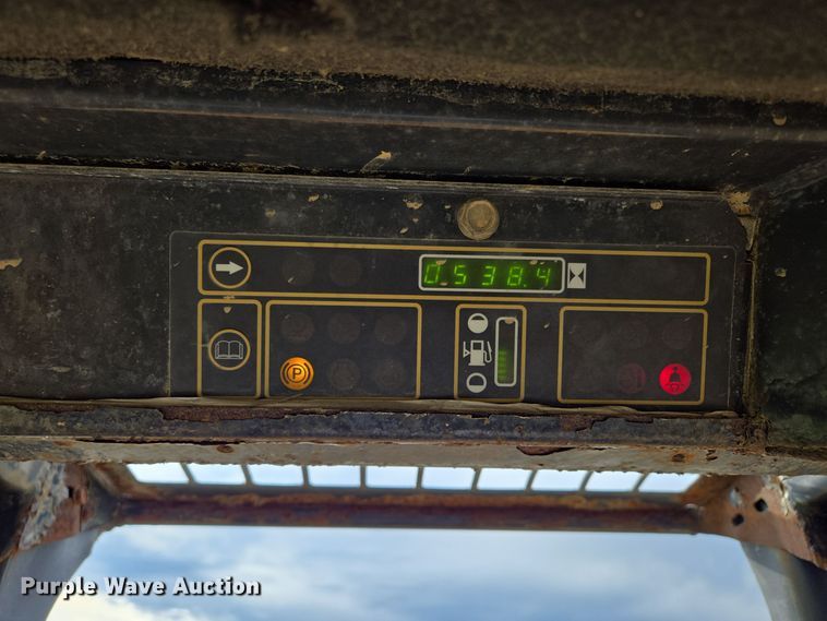 image for item EQ3598 1997 John Deere  8875 skid steer loader