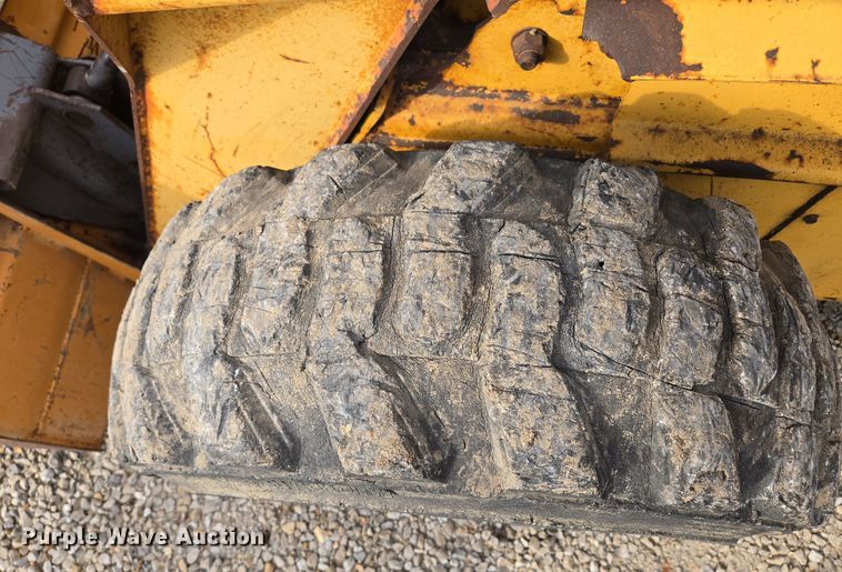 image for item EQ3598 1997 John Deere  8875 skid steer loader