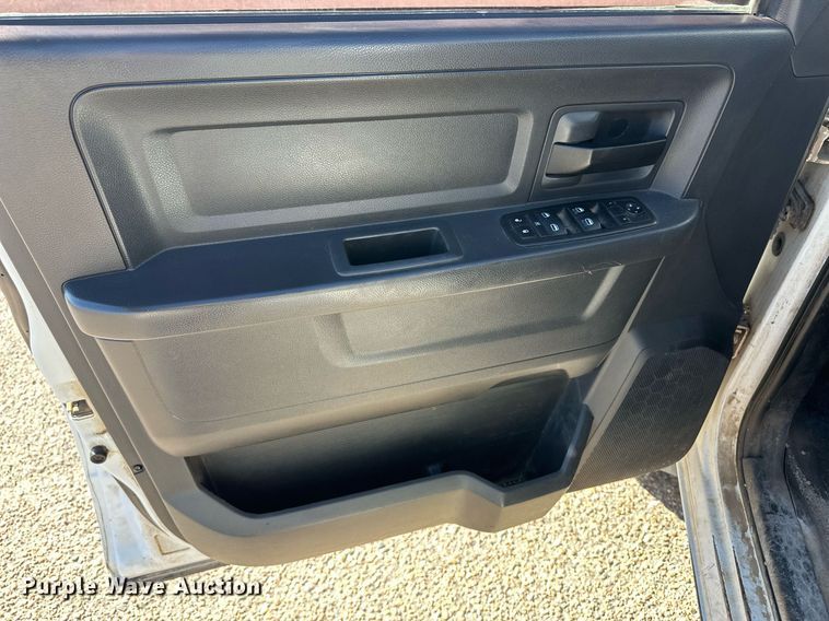 image for item ER8315 2012 Dodge Ram 5500HD Crew Cab flatbed truck