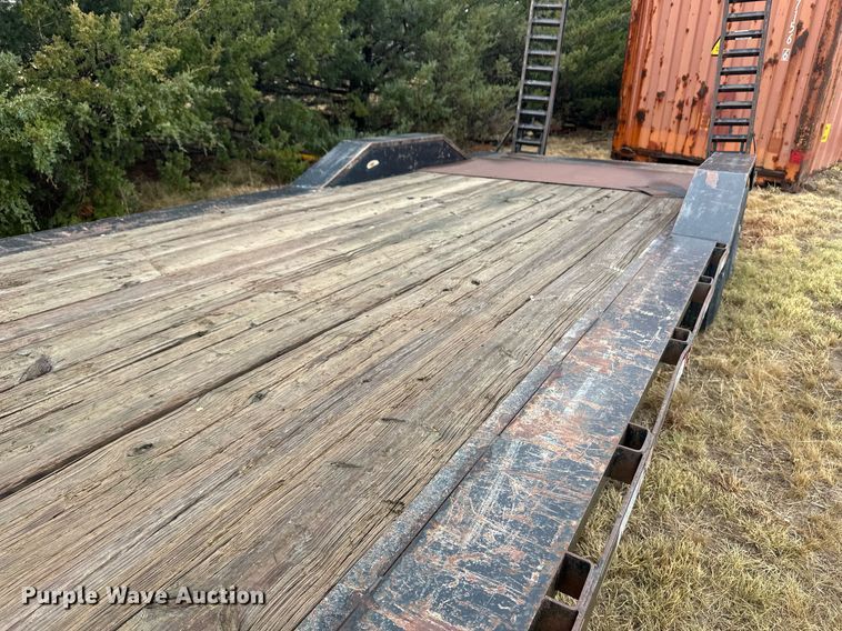 image for item ER8325 2006 Titan equipment trailer