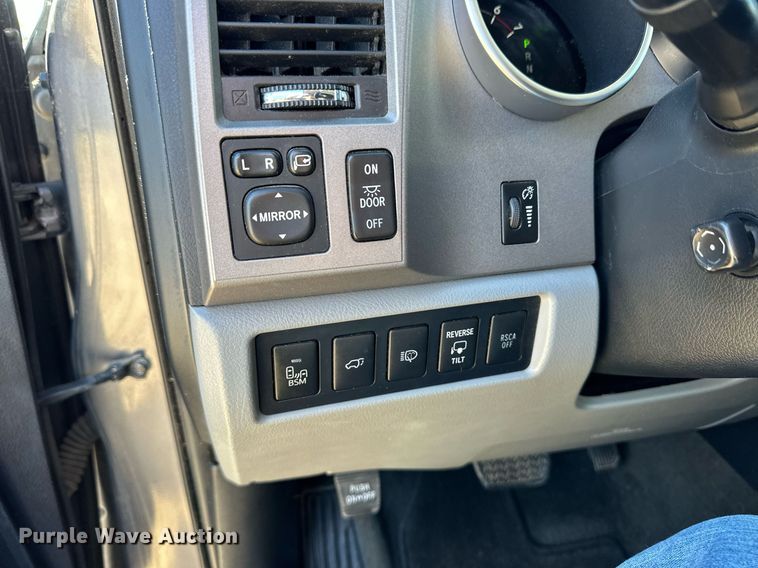 image for item ER8342 2012 Toyota Sequoia SUV