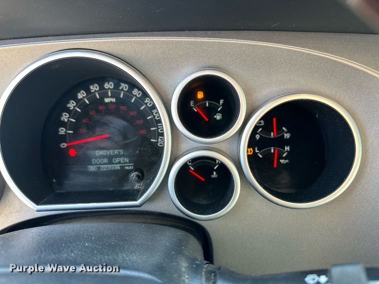 image for item ER8342 2012 Toyota Sequoia SUV