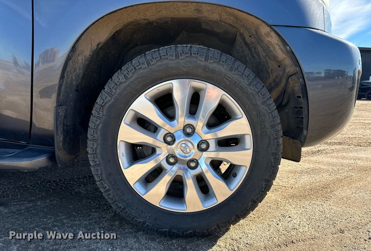 image for item ER8342 2012 Toyota Sequoia SUV