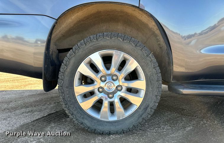 image for item ER8342 2012 Toyota Sequoia SUV