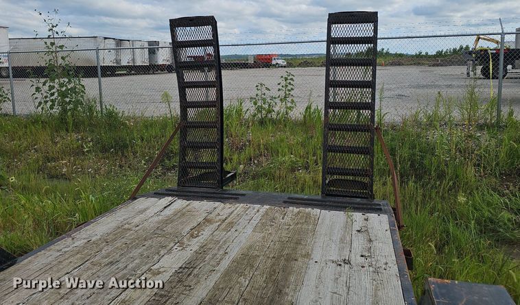 image for item ML9509 2006 Maurer Manufacturing equipment trailer