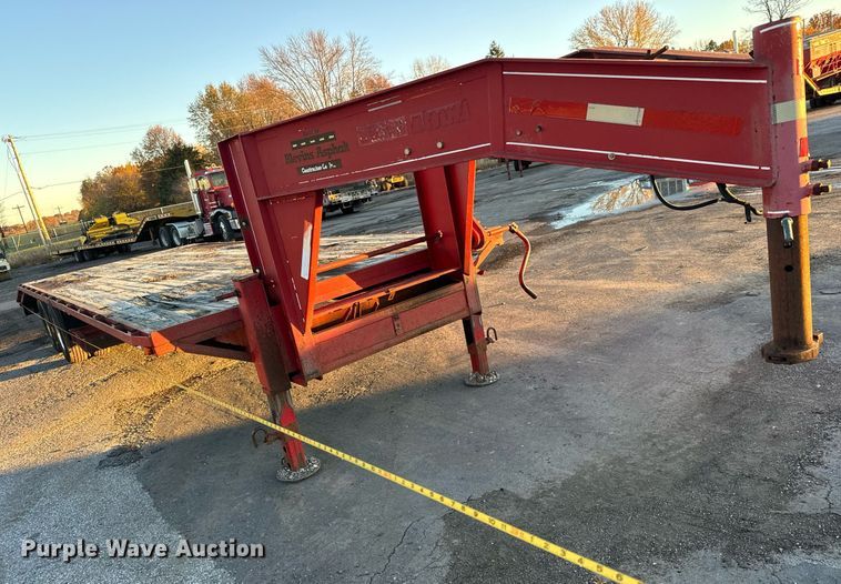 image for item MT9019 1993 Gold Star Trailers 120 equipment trailer