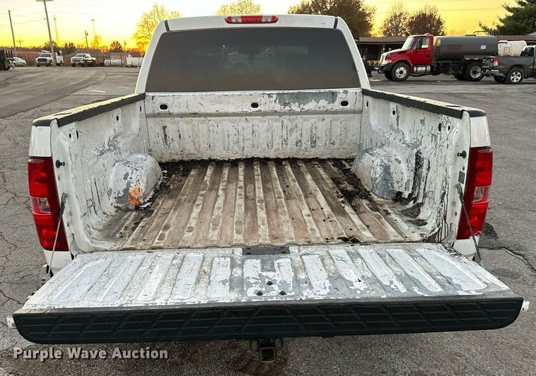 image for item MT9020 2012 Chevrolet Silverado 1500 Crew Cab pickup truck