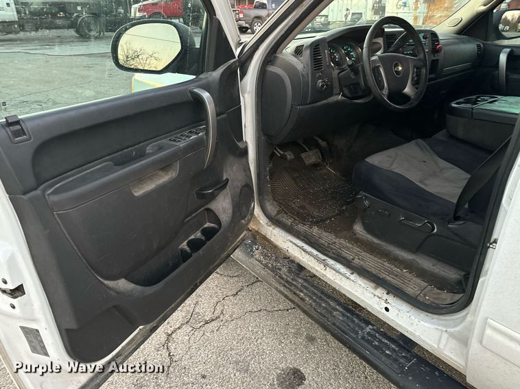 image for item MT9020 2012 Chevrolet Silverado 1500 Crew Cab pickup truck