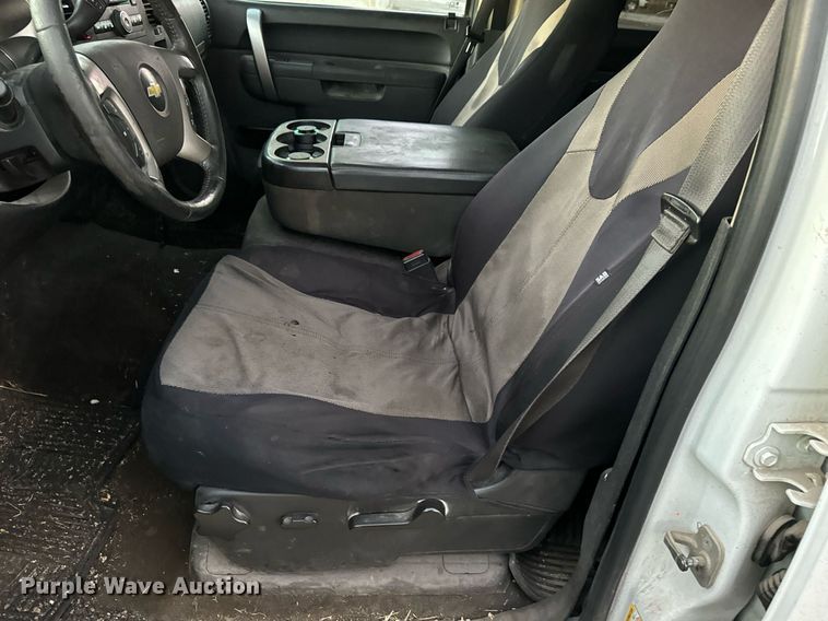 image for item MT9020 2012 Chevrolet Silverado 1500 Crew Cab pickup truck