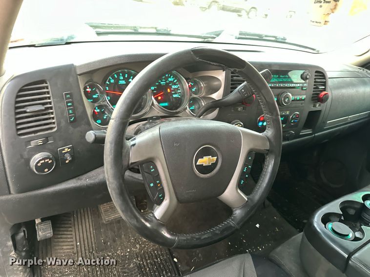 image for item MT9020 2012 Chevrolet Silverado 1500 Crew Cab pickup truck