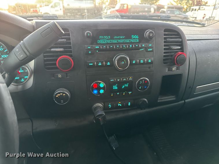 image for item MT9020 2012 Chevrolet Silverado 1500 Crew Cab pickup truck