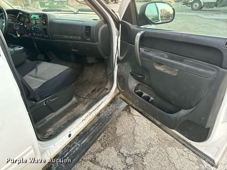 image for item MT9020 2012 Chevrolet Silverado 1500 Crew Cab pickup truck