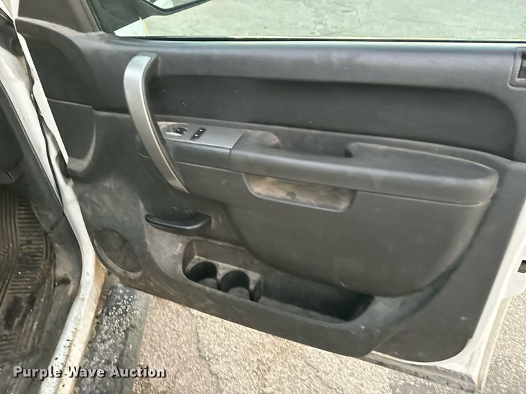 image for item MT9020 2012 Chevrolet Silverado 1500 Crew Cab pickup truck